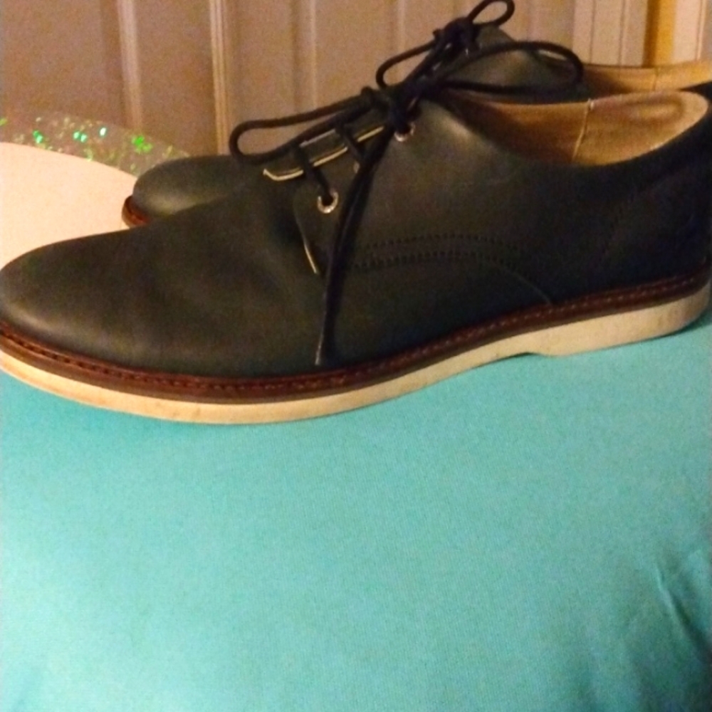 Greyish blue Sherbrooke oxford by Lacoste.